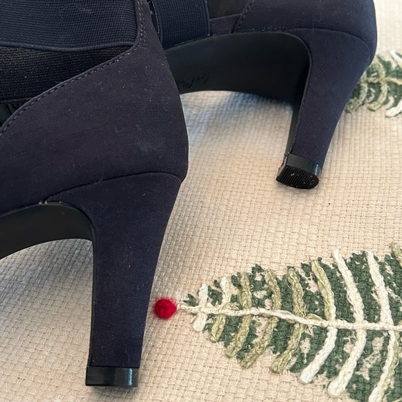 Life Stride High Heels - Size 7.5 M - Navy Blue - Worn Once - Picture 9 of 9